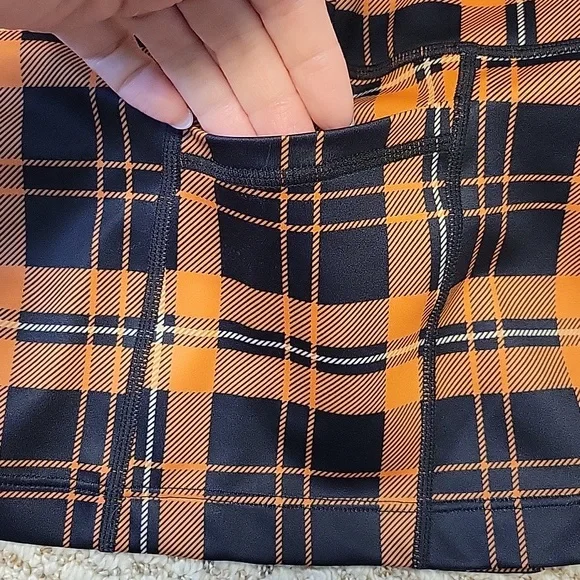 CVG 2.5 inch inseam pumpkin patch plaid pocket workout shorts Xtra small - Picture 4 of 4